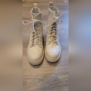 Women's boots size 7.5